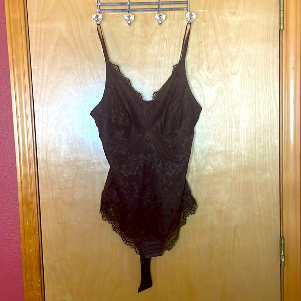 Shaper size medium clasp closure brown lace